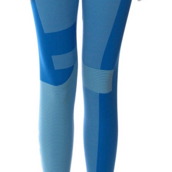 Off-White Set - Picture 12 of 12